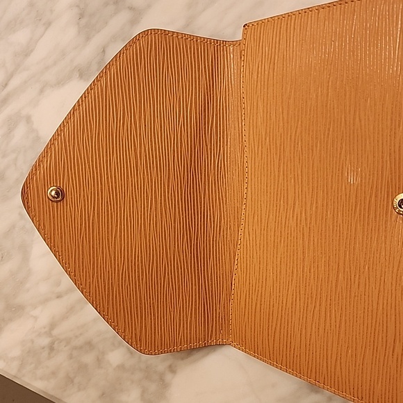 Louis Vuitton Epi Art Deco Clutch - Picture 3 of 8